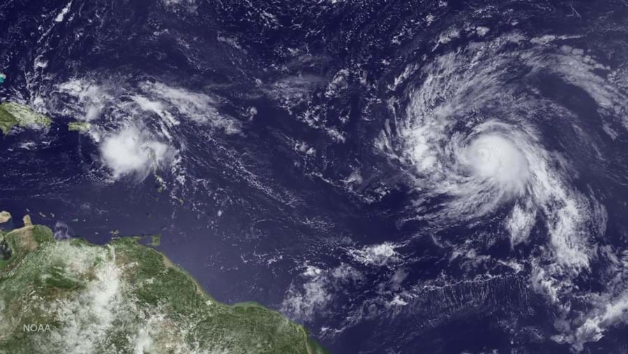 Imagem de satélite do furacão Gaston que se tornou uma tempestade tropical