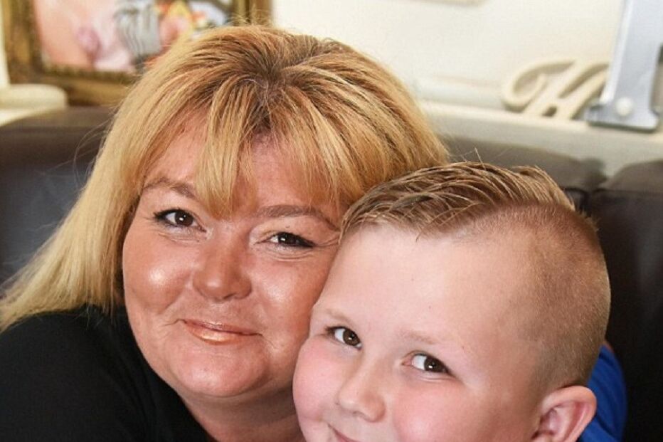 01-09-2016_15_04_16 37C8590900000578-3768746-Leanne_Owen_40_has_told_of_her_horror_at_discovering_her_eight_y-a-37_1472726563149.jpg