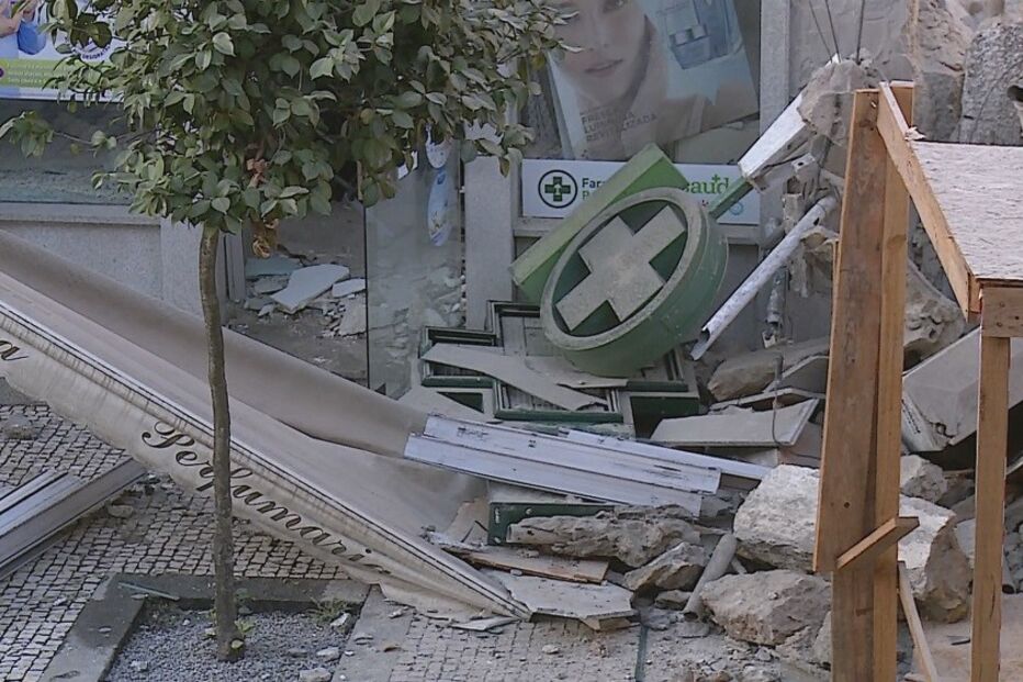 derrocada, feridos, farmácia, escombros, vítimas