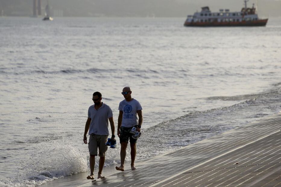 Temperaturas, sol, calor, água, protetor solar, fruta, óculos, meteorologia