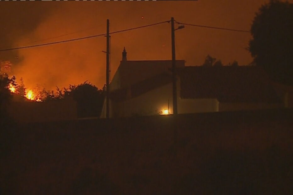 Fogo em Monchique aproxima-se das habitações
