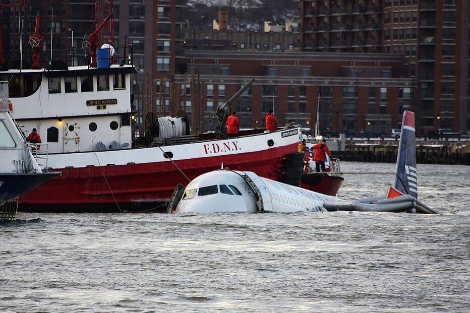 LaGuardia, Nova Iorque, Seattle, Airbus A320, Chesley ‘Sully’ Sullenberger, Hudson, Museu do Espaço e do Mar, Portugal, Clint Eastwood, Tom Hanks, Rio Hudson, Mundo, Highest Duty, Jeffrey Zaslow, Aaron Eckhart, acidentes e desastres, acidentes de transporte, questões sociais, acidente aéreo, interesse humano