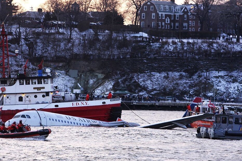 LaGuardia, Nova Iorque, Seattle, Airbus A320, Chesley ‘Sully’ Sullenberger, Hudson, Museu do Espaço e do Mar, Portugal, Clint Eastwood, Tom Hanks, Rio Hudson, Mundo, Highest Duty, Jeffrey Zaslow, Aaron Eckhart, acidentes e desastres, acidentes de transporte, questões sociais, acidente aéreo, interesse humano