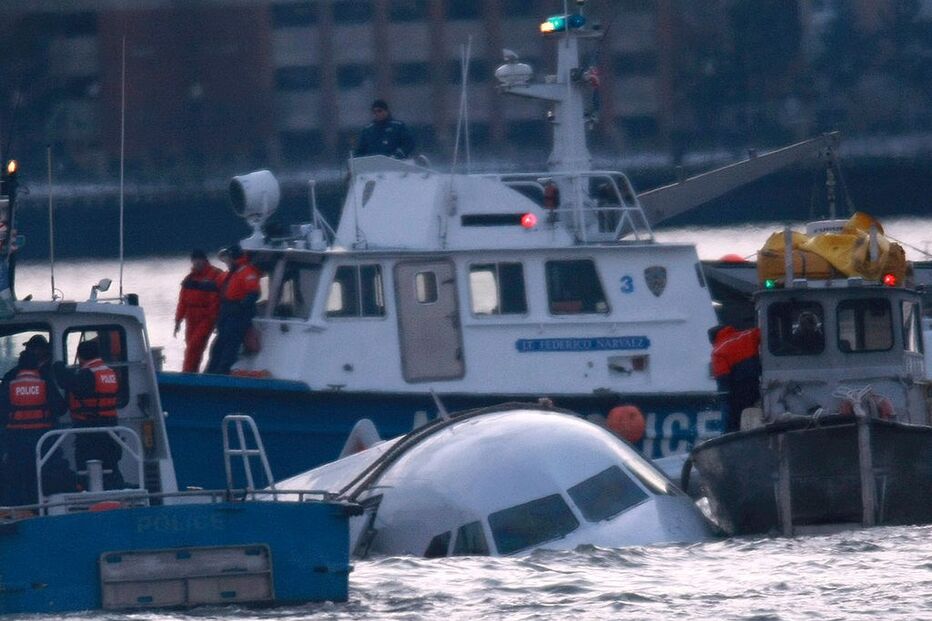 LaGuardia, Nova Iorque, Seattle, Airbus A320, Chesley ‘Sully’ Sullenberger, Hudson, Museu do Espaço e do Mar, Portugal, Clint Eastwood, Tom Hanks, Rio Hudson, Mundo, Highest Duty, Jeffrey Zaslow, Aaron Eckhart, acidentes e desastres, acidentes de transporte, questões sociais, acidente aéreo, interesse humano
