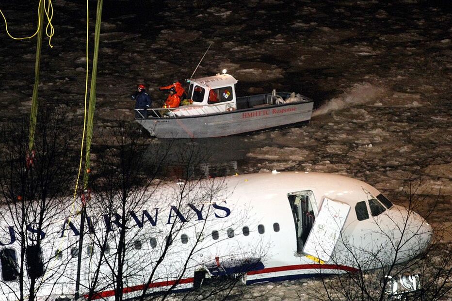 LaGuardia, Nova Iorque, Seattle, Airbus A320, Chesley ‘Sully’ Sullenberger, Hudson, Museu do Espaço e do Mar, Portugal, Clint Eastwood, Tom Hanks, Rio Hudson, Mundo, Highest Duty, Jeffrey Zaslow, Aaron Eckhart, acidentes e desastres, acidentes de transporte, questões sociais, acidente aéreo, interesse humano