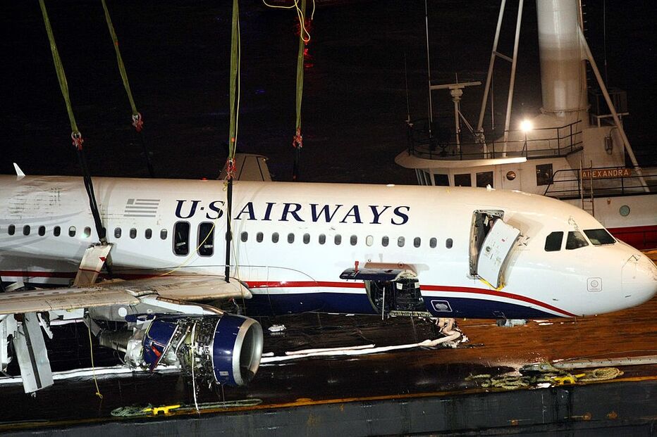 LaGuardia, Nova Iorque, Seattle, Airbus A320, Chesley ‘Sully’ Sullenberger, Hudson, Museu do Espaço e do Mar, Portugal, Clint Eastwood, Tom Hanks, Rio Hudson, Mundo, Highest Duty, Jeffrey Zaslow, Aaron Eckhart, acidentes e desastres, acidentes de transporte, questões sociais, acidente aéreo, interesse humano