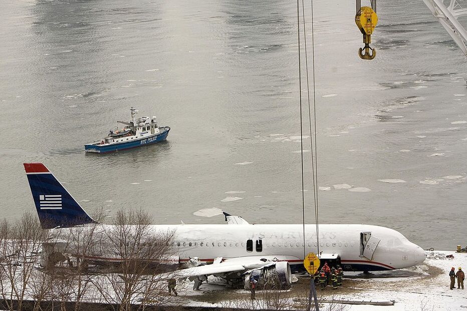 LaGuardia, Nova Iorque, Seattle, Airbus A320, Chesley ‘Sully’ Sullenberger, Hudson, Museu do Espaço e do Mar, Portugal, Clint Eastwood, Tom Hanks, Rio Hudson, Mundo, Highest Duty, Jeffrey Zaslow, Aaron Eckhart, acidentes e desastres, acidentes de transporte, questões sociais, acidente aéreo, interesse humano