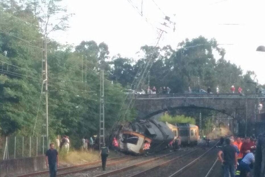 O Porriño, Pontevedra, Galiza, Espanha, Vigo, Porto, descarrilamento, comboio, acidente