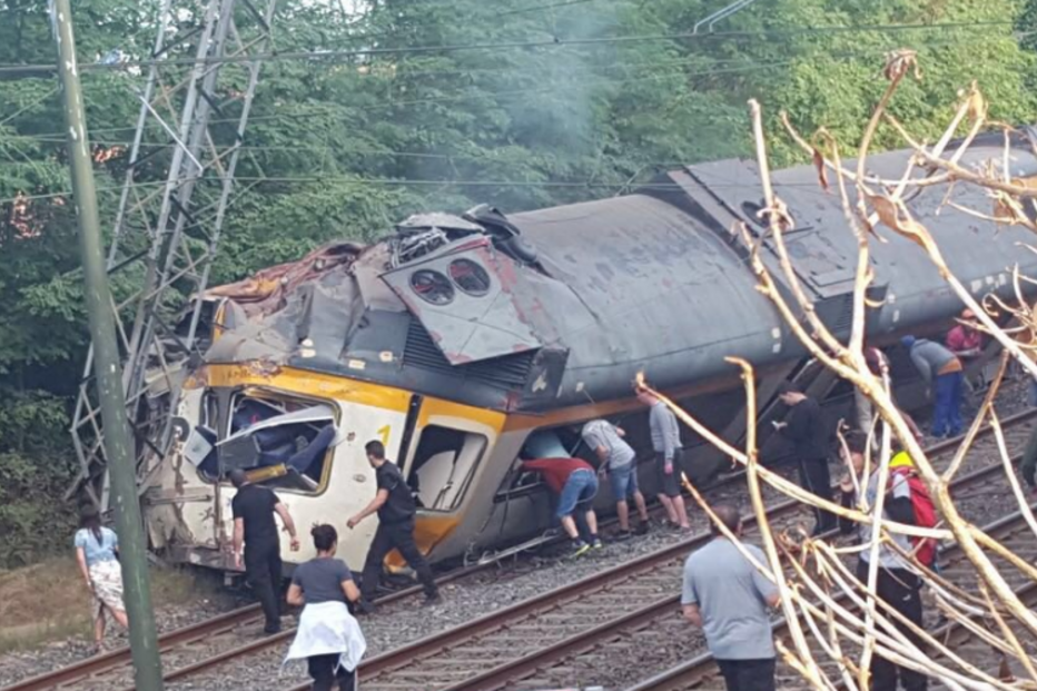 O Porriño, Pontevedra, Galiza, Espanha, Vigo, Porto, descarrilamento, comboio, acidente