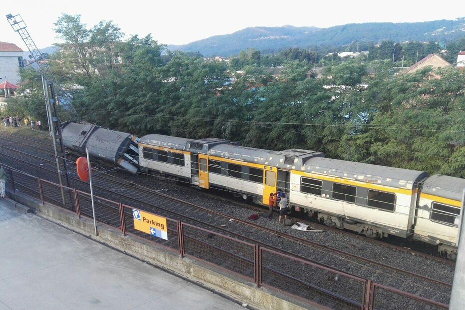 O Porriño, Pontevedra, Galiza, Espanha, Vigo, Porto, descarrilamento, comboio, acidente