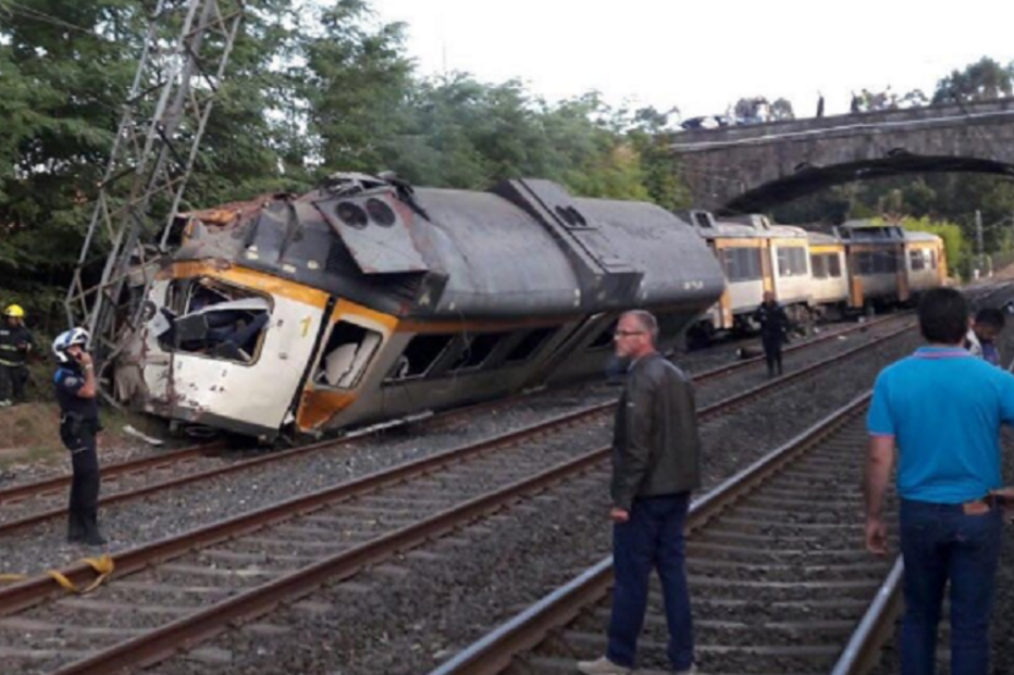 O Porriño, Pontevedra, Galiza, Espanha, Vigo, Porto, descarrilamento, comboio, acidente