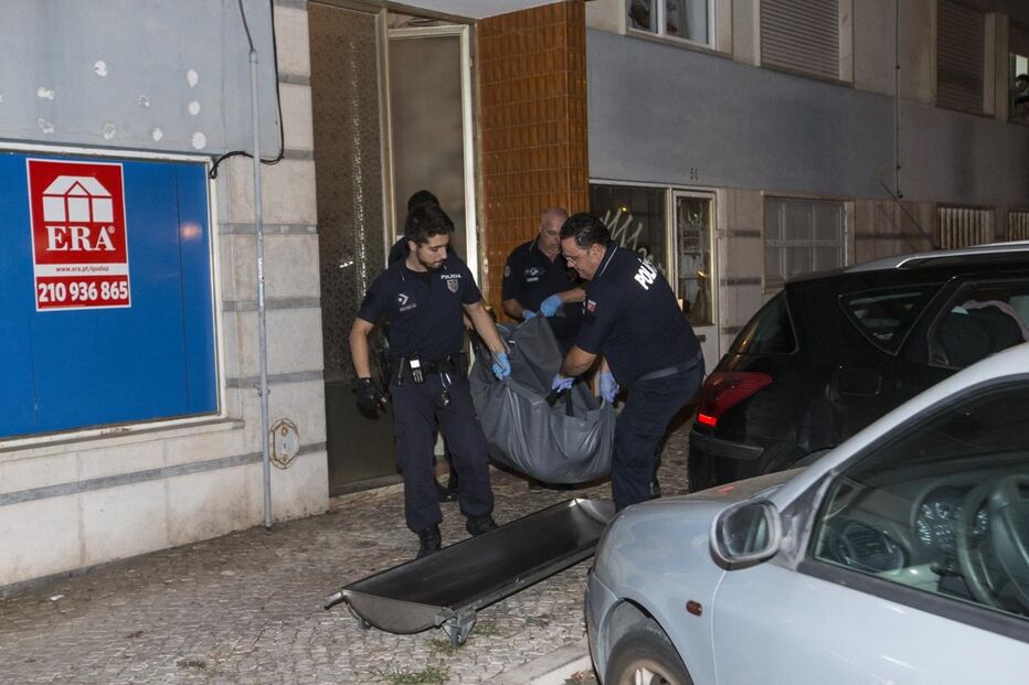 queluz, homicídio, mata, filho, pai, idoso, martelo