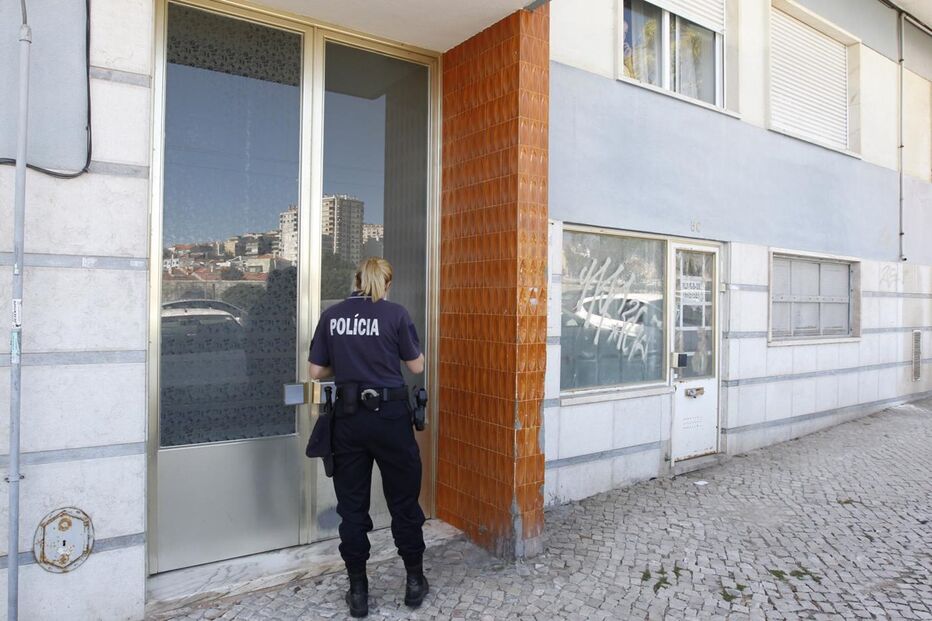 queluz, homicídio, mata, filho, pai, idoso, martelo