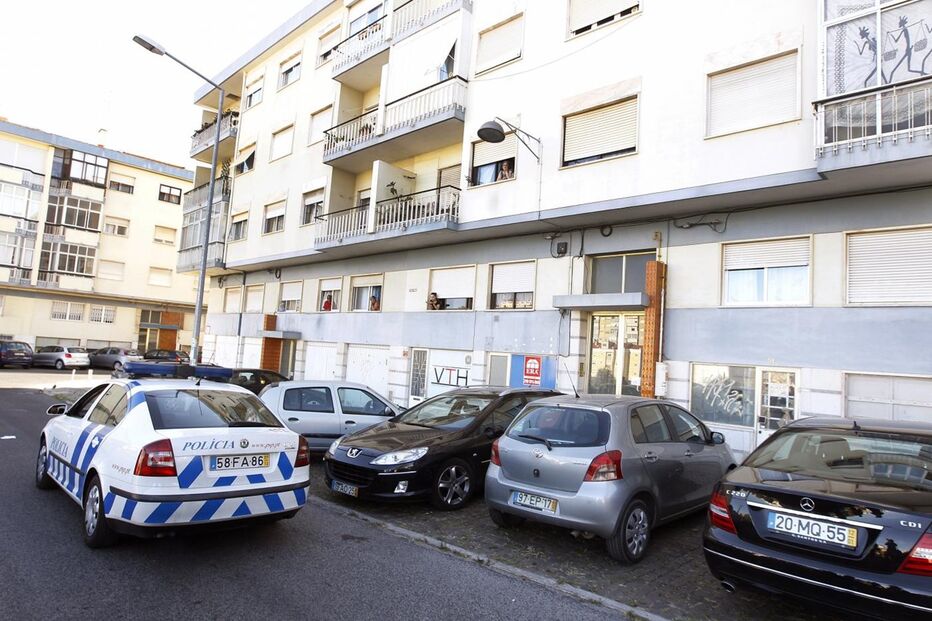 queluz, homicídio, mata, filho, pai, idoso, martelo