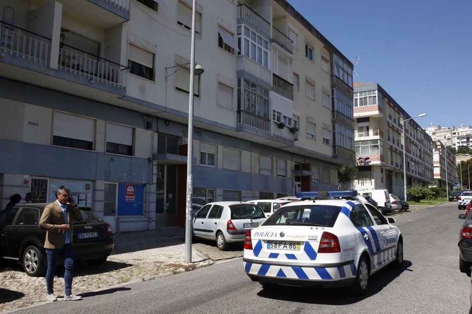 queluz, homicídio, mata, filho, pai, idoso, martelo