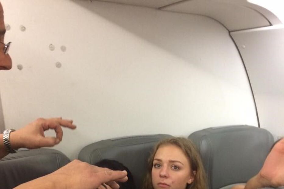 mancehster voo, passageiras, expulsas, ibiza