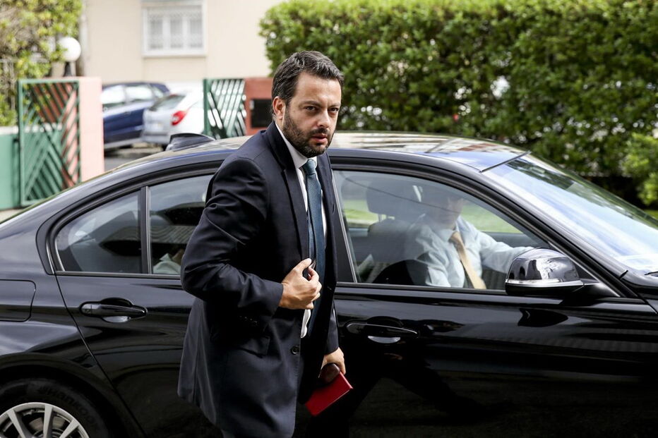 Miguel Cabrita, Salário Mínimo Nacional, aumento, Arménio Carlos, Francisca Van-Dunem, trabalho, salários e pensões, economia, negócios e finanças