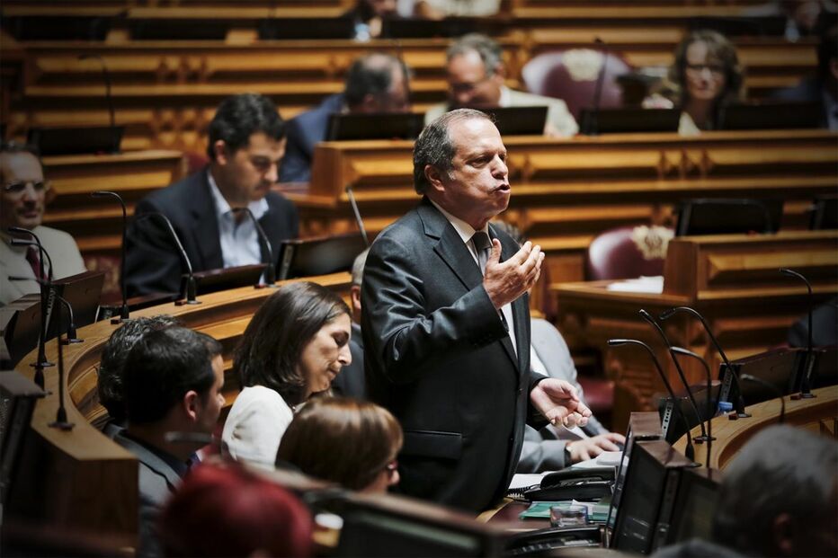 PS, PSD, CDS-PP, Governo, Carlos César, António Costa, Portugal, Comissão Europeia, CDS, política, economia, negócios e finanças, partidos e movimentos, orçamento do estado e impostos