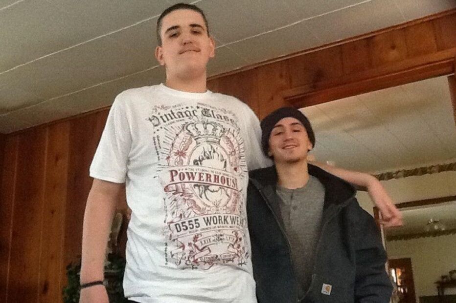 Broc Brown, Síndrome de Sotos, Doença, Jovem, Altura, Mais alto do mundo, Limitações, Norte-Americano, Patologia