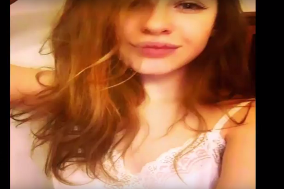 Ariana, virgindade, leilão, estudos, estrangeiro