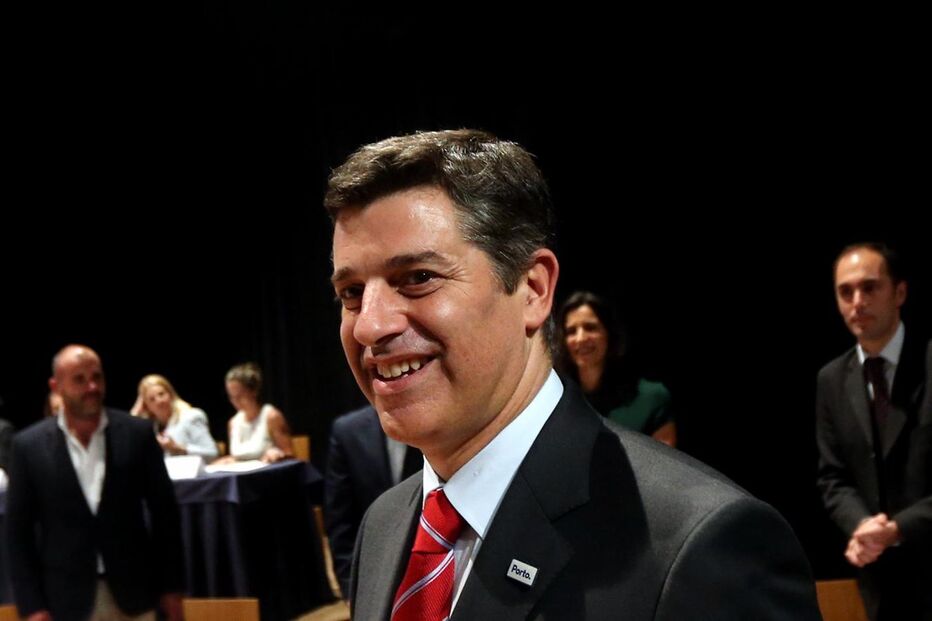 Manuel Caldeira Cabral, Instituto Nacional de Estatística, Banco de Portugal, Comissão Europeia, Indústria, economia, negócios e finanças, macroeconomia