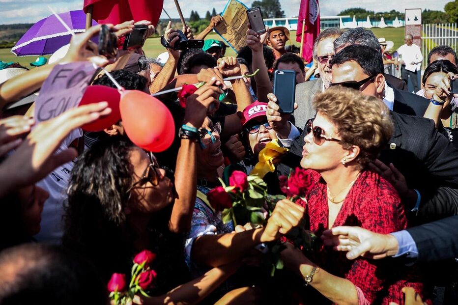 dilma roussef, brasil, palácio da alvorada, apoiantes, manifestação