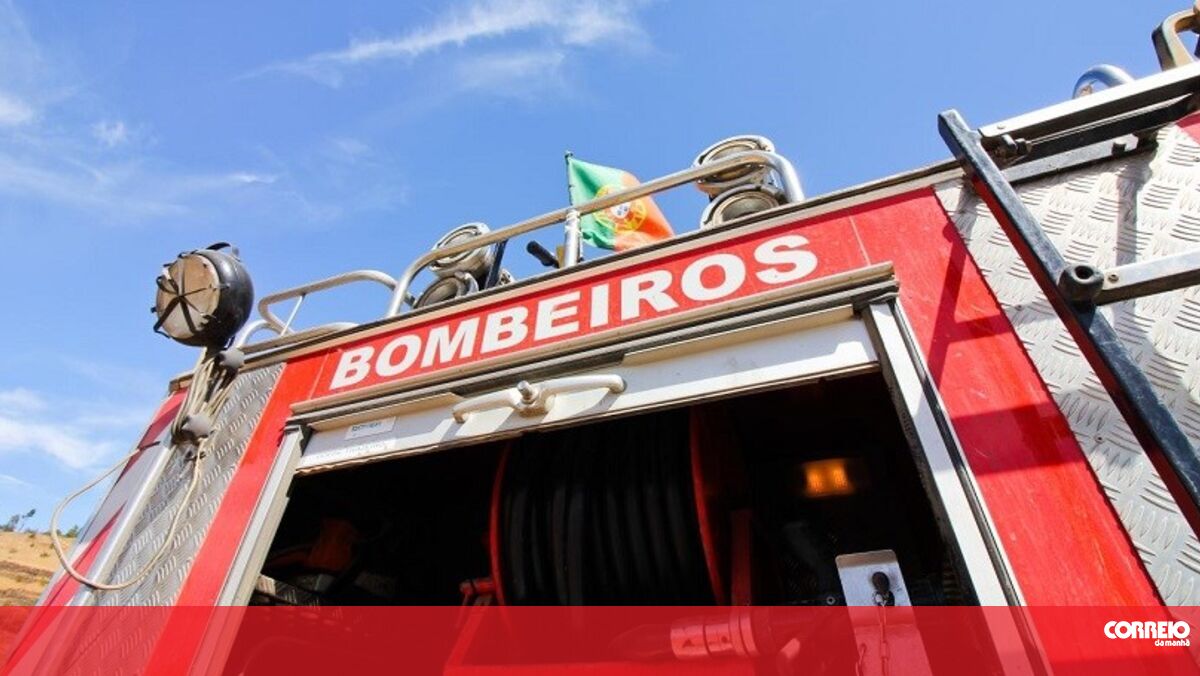 Incêndio destrói habitação e provoca um desalojado na Figueira da Foz - Correio da Manhã