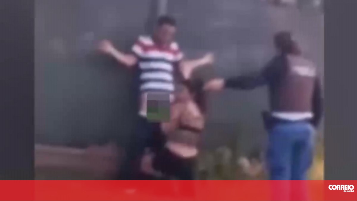 Detida por sexo oral em público reclama com a polícia - Mundo imagem