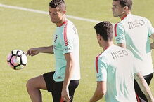 Nani, Moutinho, Cristiano Ronaldo, seleção nacional, equipa, futebol, desporto