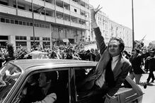 19-10-2016_13_42_13 1974 - Soares regressa a Portugal GETTY.jpg