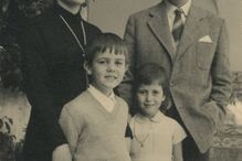 19-10-2016_14_02_27 1957 - Soares, barroso e filhos Fundação Mário Soares.jpg