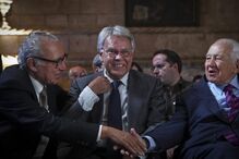 19-10-2016_17_45_48 2010 - Soares, Almeida Santos e Felipe Gonzalez GETTY.jpg