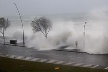 Açores, Mau tempo, cancelamento, voos, ligações marítimas, SATA, Azores Airlines, Instituto Português do Mar e da Atmosfera, IPMA, Serviço Regional de Proteção Civil e Bombeiros dos Açores, meteorologia