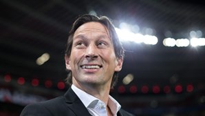 Treinador do Leverkusen suspenso após insultos a colega