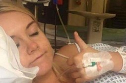 Emma Philips, de 24 anos, após a operação