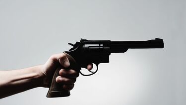 Dois jovens feridos após serem baleados no Montijo