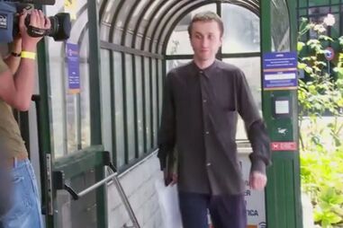 Tenta matar professora e grava o interrogatório