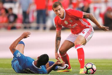 Benfica, dívida, futebol, desporto, Vasteras SK, Lindelof