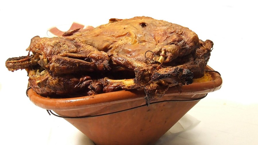 A foda é um prato de cordeiro assado, muito afamado para os lados de Monção