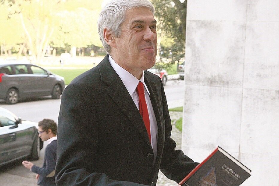 Sócrates, escritor-fantasma, professor universitário, mulher, assessoria, avenças mensais, Domingos Farinho, Jane Kirkby