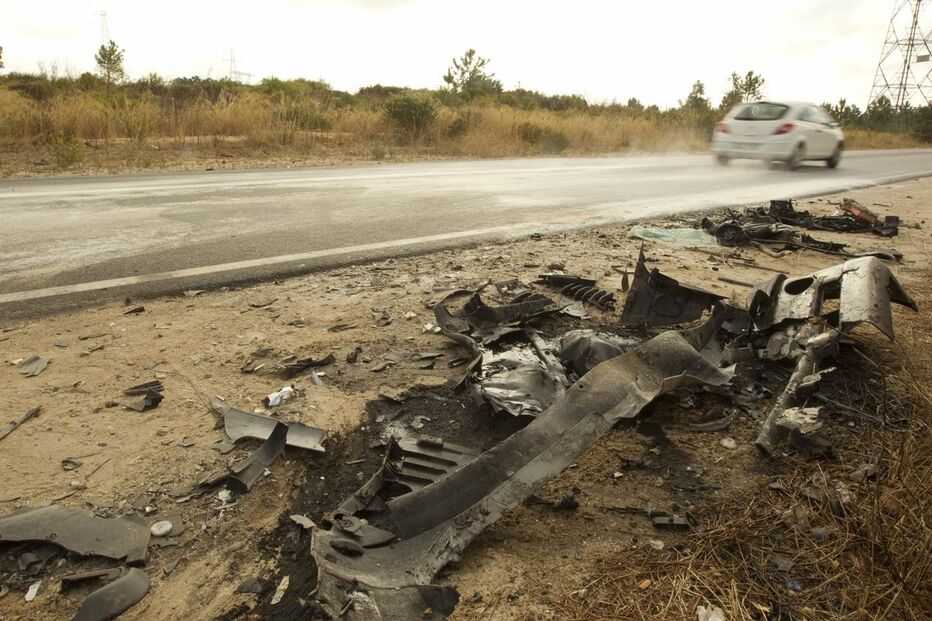 fernão ferro, seixal, acidente, morto, dois feridos, estrada