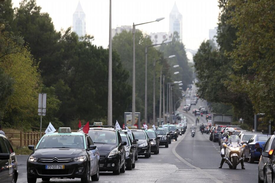 Lisboa, megaprotesto, manifestação, taxistas, uber