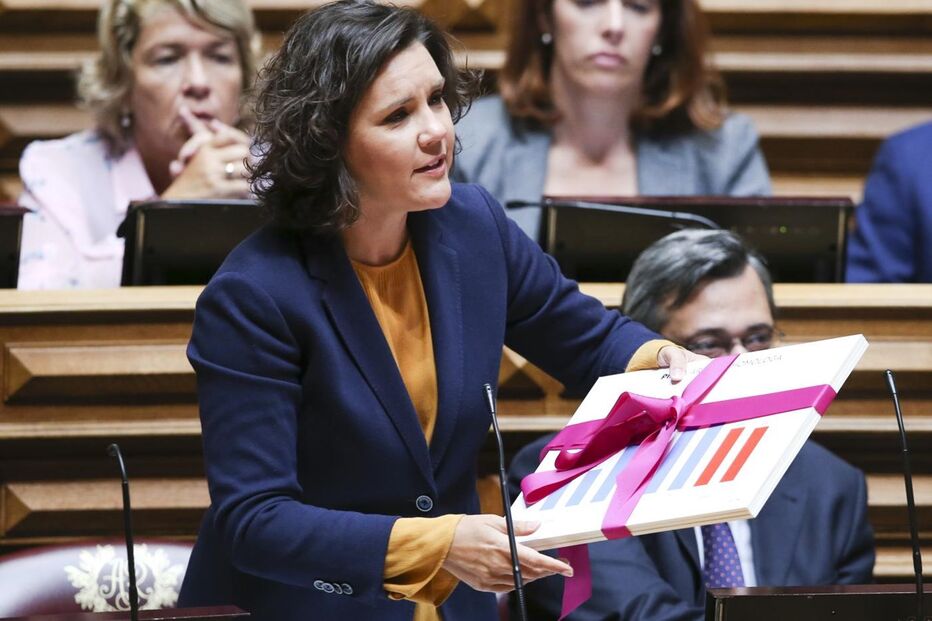 CDS-PP, Assunção Cristas, Governo, António Costa, CDS, Costa, PS, PCP, política, economia, negócios e finanças