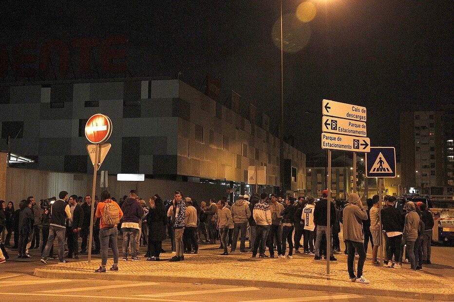 Tiroteio, barreiro, assaltante, mortos, polícia, feridos