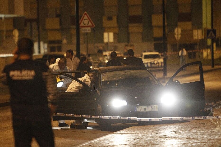 Tiroteio, barreiro, assaltante, mortos, polícia, feridos