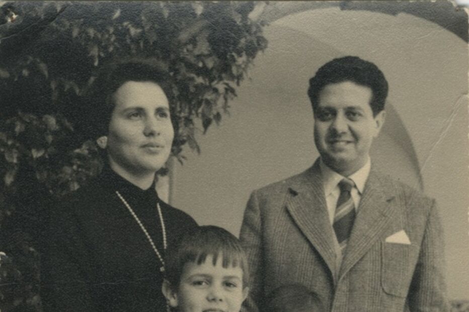 19-10-2016_14_02_27 1957 - Soares, barroso e filhos Fundação Mário Soares.jpg