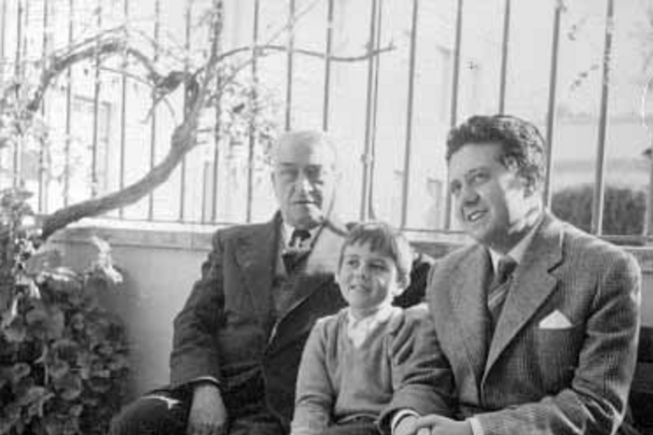 19-10-2016_15_57_26 1957 - Soares pai e filho joão no colégio Moderno FMM.jpg