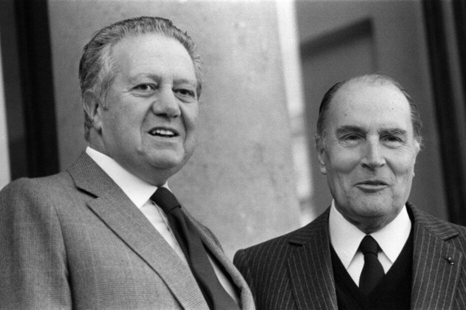 19-10-2016_17_45_33 1986 - Soares Mitterrand frança Eliseu Pascal George EPA.jpg