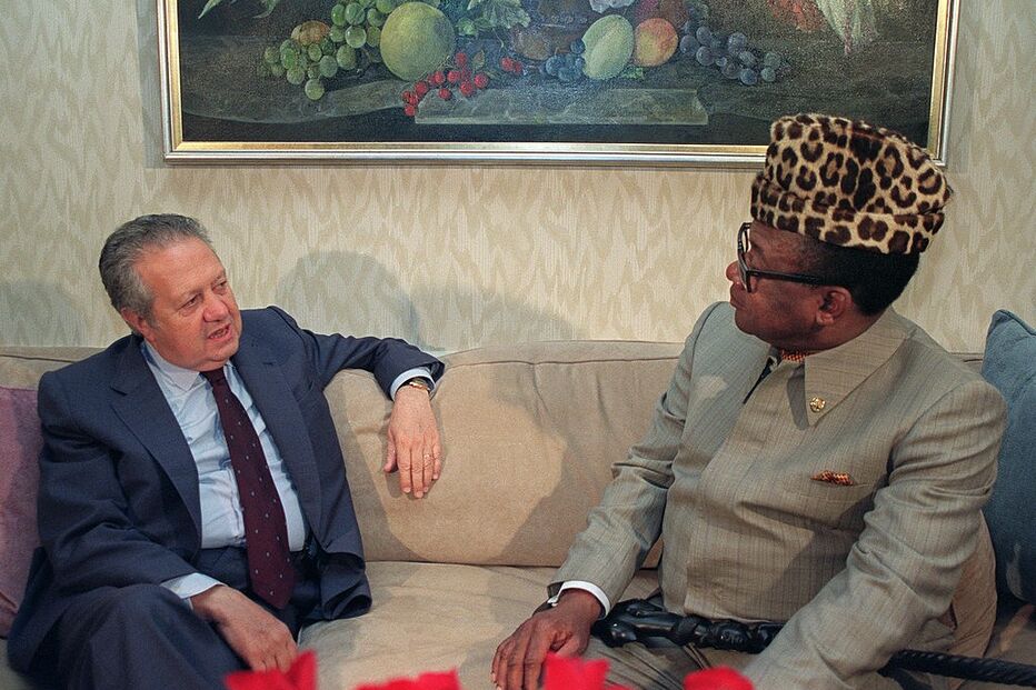 19-10-2016_17_45_35 1989 - Soares Mobutu GETTY.jpg