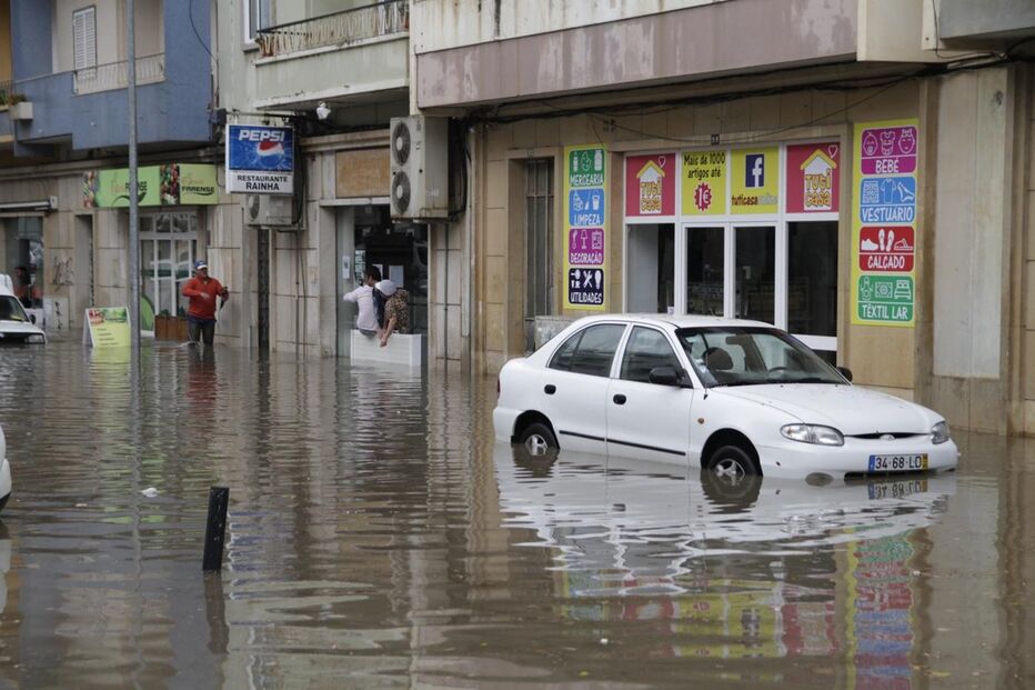 Loja do Cidadão de Faro, cheias, Agência para a Modernização Administrativa, Comando Distrital de Operações de Socorro, CDOS, autoridades locais